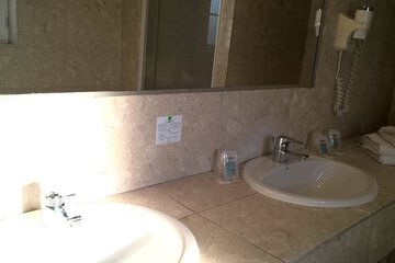Bathroom sink