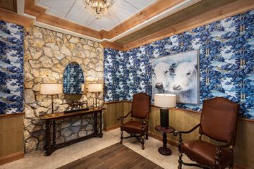 Hotel Interior 8 of 40