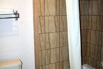 Deep soaking bathtub