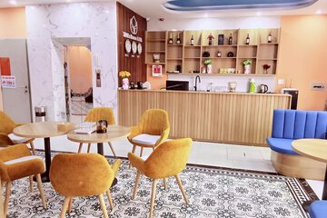 Check-in/check-out kiosk