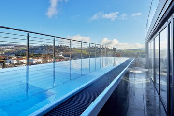 Infinity pool