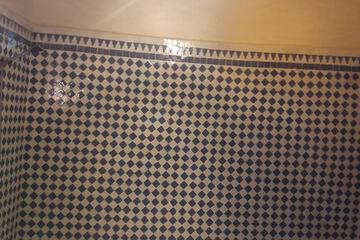 Deep soaking bathtub