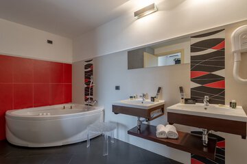 Jetted tub