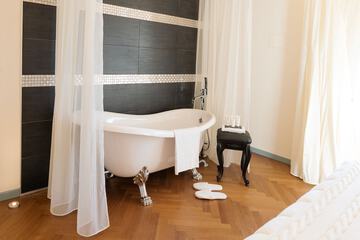 Bathroom amenities