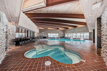 Indoor spa tub