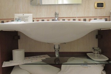 Bathroom sink