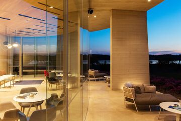 Lobby lounge