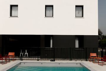 Indoor/outdoor pool