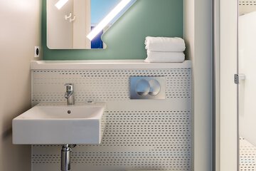 Bathroom sink