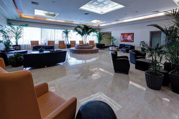 Lobby lounge