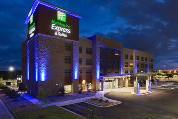 Holiday Inn Express & Suites San Marcos South