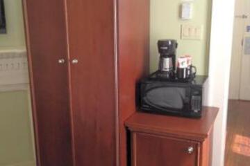 Prytania Oaks Hotel