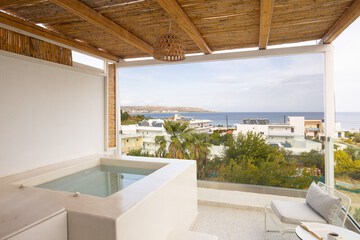 Private spa tub