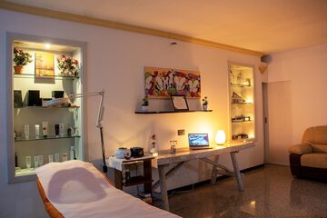 Nail salon