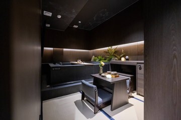 Indoor spa tub