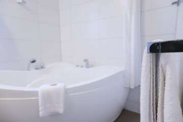 Jetted tub