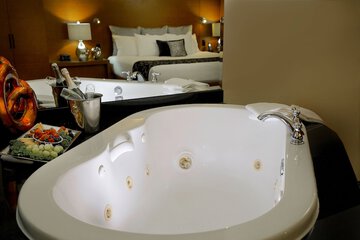 Jetted tub