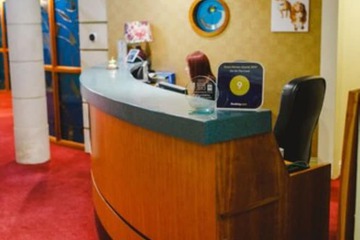 Check-in/check-out kiosk