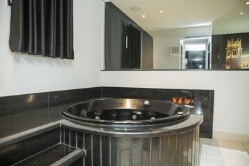 Private spa tub
