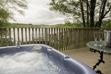 Private spa tub