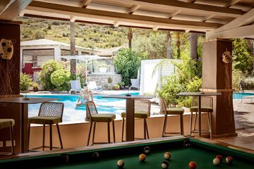 Poolside bar