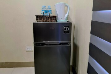 Mini-refrigerator