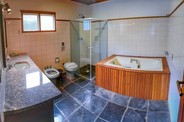 Jetted tub