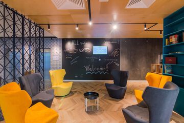 Lobby lounge