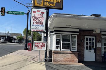 Budget Host Three Crowns Motor Lodge