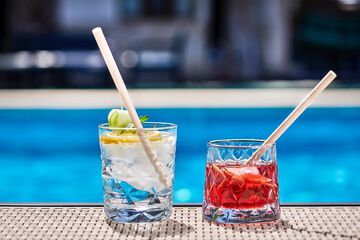 Poolside bar
