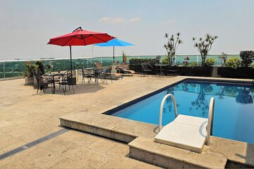 Rooftop pool