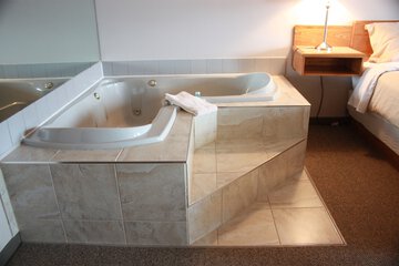 Jetted tub