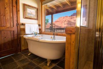 Deep soaking bathtub