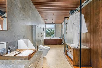 Private spa tub
