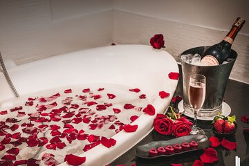 Deep soaking bathtub