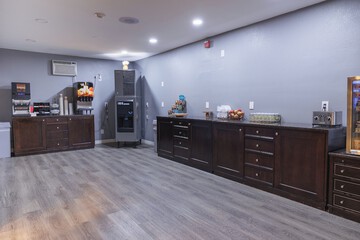 Breakfast/Coffee Service 28 of 30