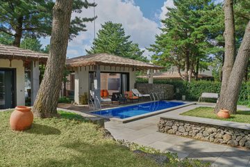 Private pool
