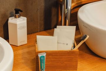 Bathroom amenities