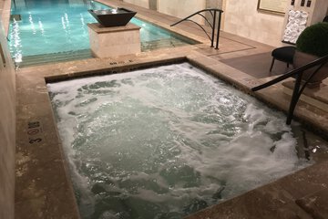 Indoor spa tub