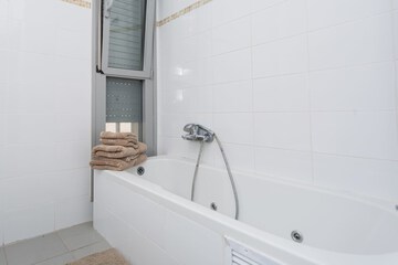 Jetted tub