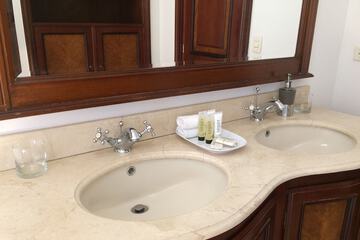 Bathroom sink
