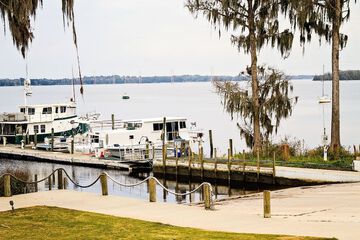 Dock