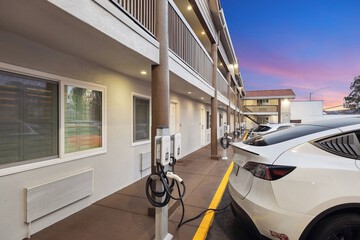 Electric vehicle charging station