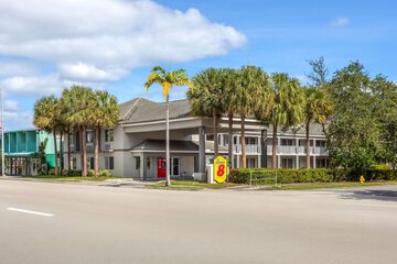 Super 8 by Wyndham Dania / Fort Lauderdale Arpt