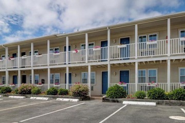 Pier 7 Condominiums