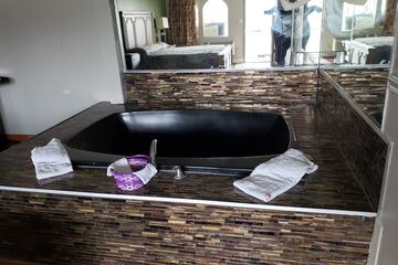 Private spa tub