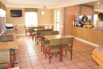La Quinta Inn by Wyndham San Antonio South Park