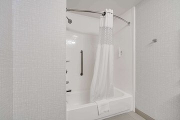 Room 17 of 39