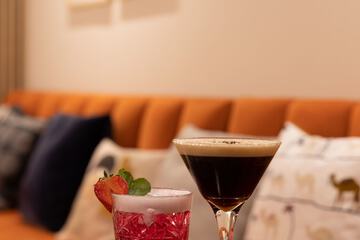 Lobby lounge