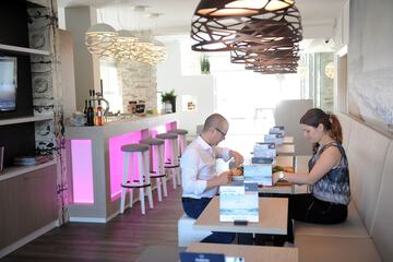 Lobby lounge
